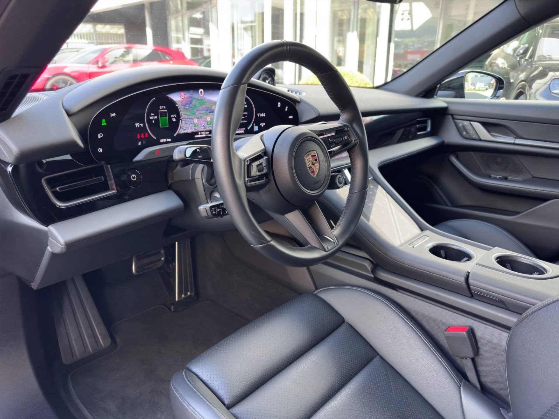 PORSCHE Taycan 4S Cross Turismo-showroom-element-3