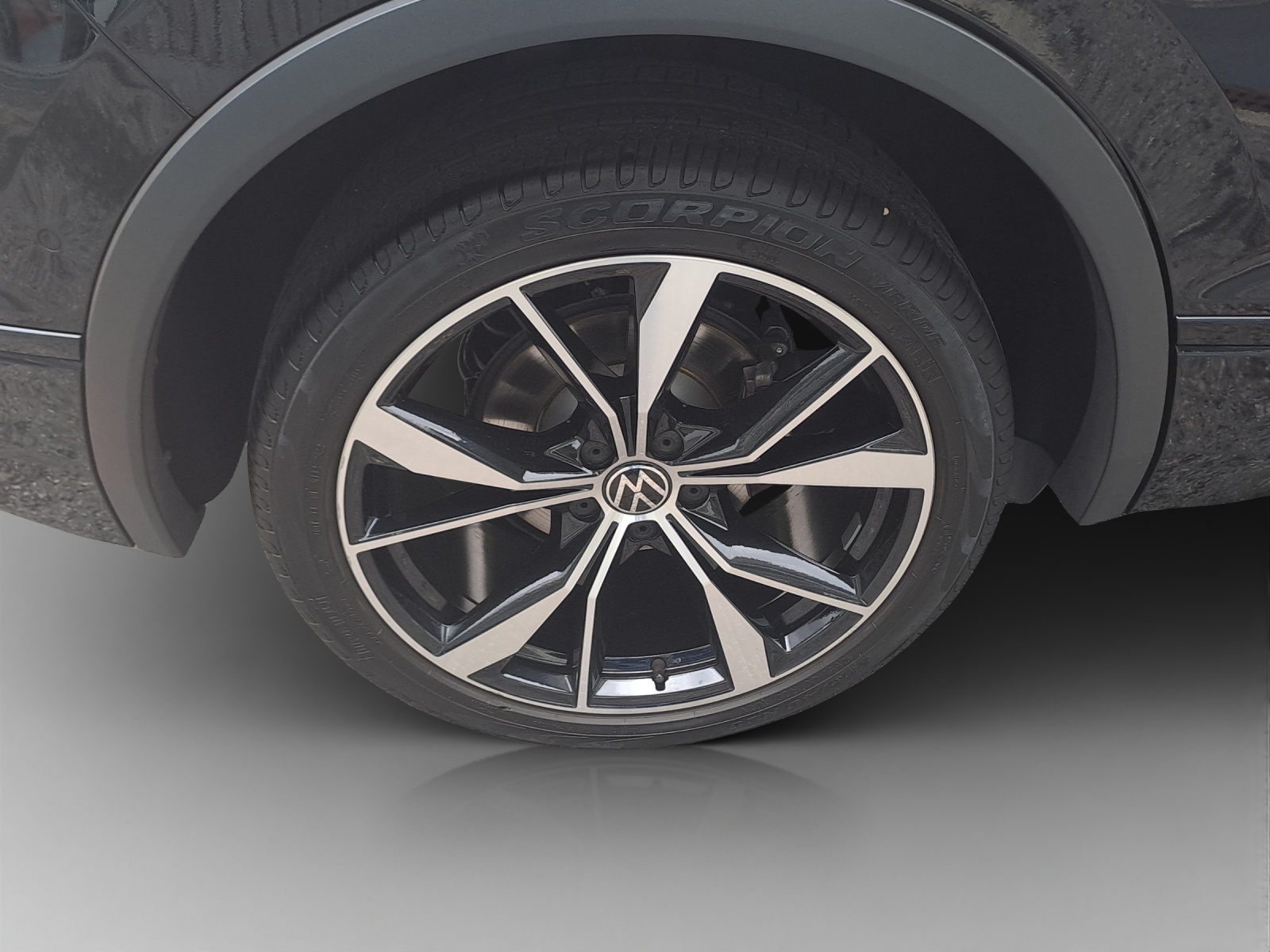 VW Tiguan 2.0TSI R-Line 4Motion DSG-image-13