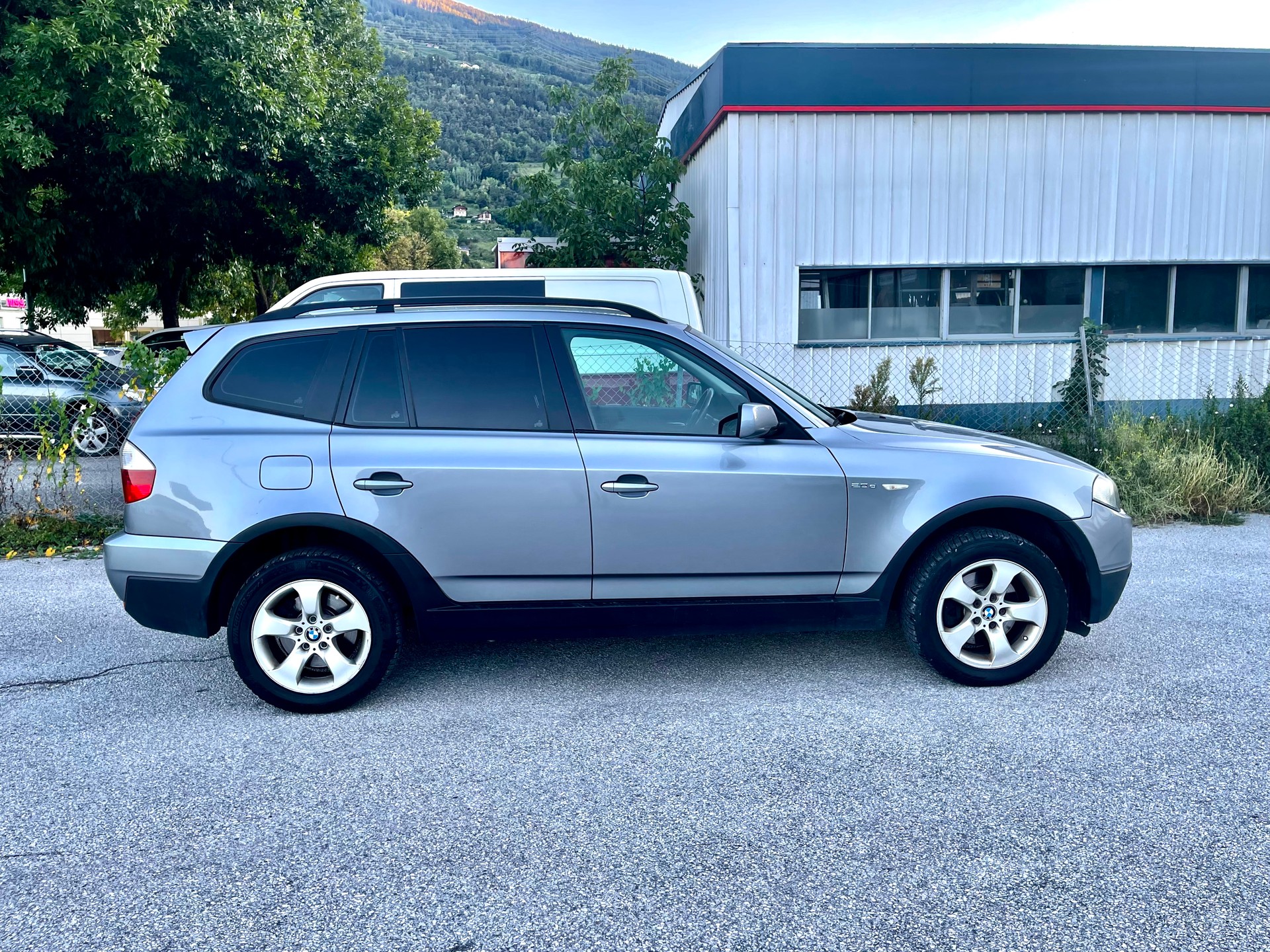 BMW X3 2.0d-image-15
