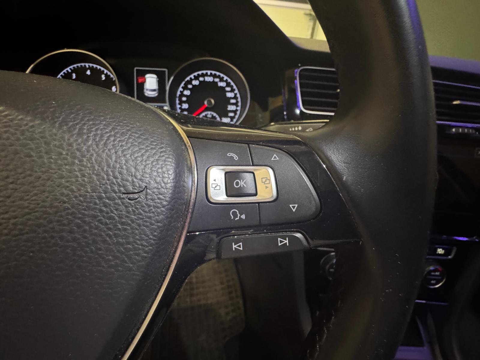 VW Golf 1.5 TSI EVO Highline-image-18