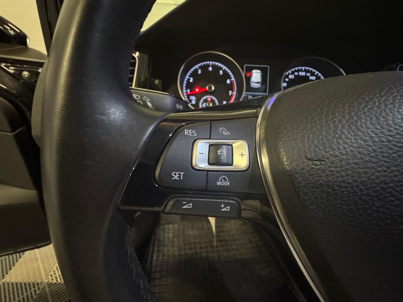 VW Golf 1.5 TSI EVO Highline-image-17