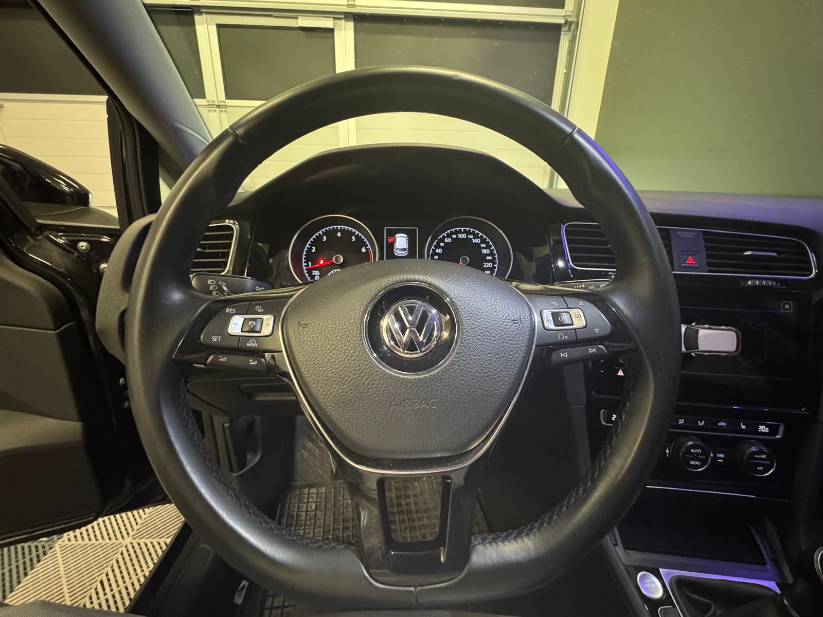 VW Golf 1.5 TSI EVO Highline-image-16