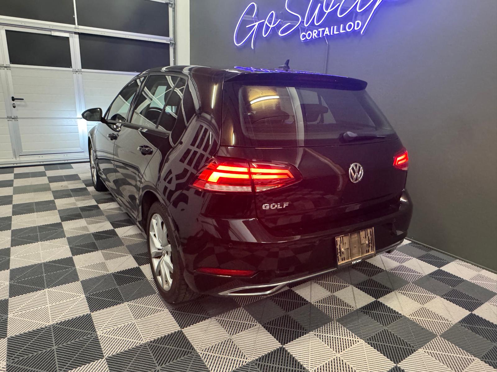 VW Golf 1.5 TSI EVO Highline-showroom-element-3
