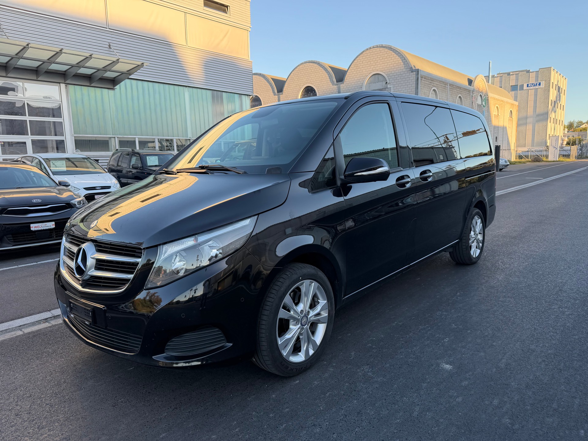 MERCEDES-BENZ V 250 d lang 4Matic 7G-Tronic-showroom-element-1