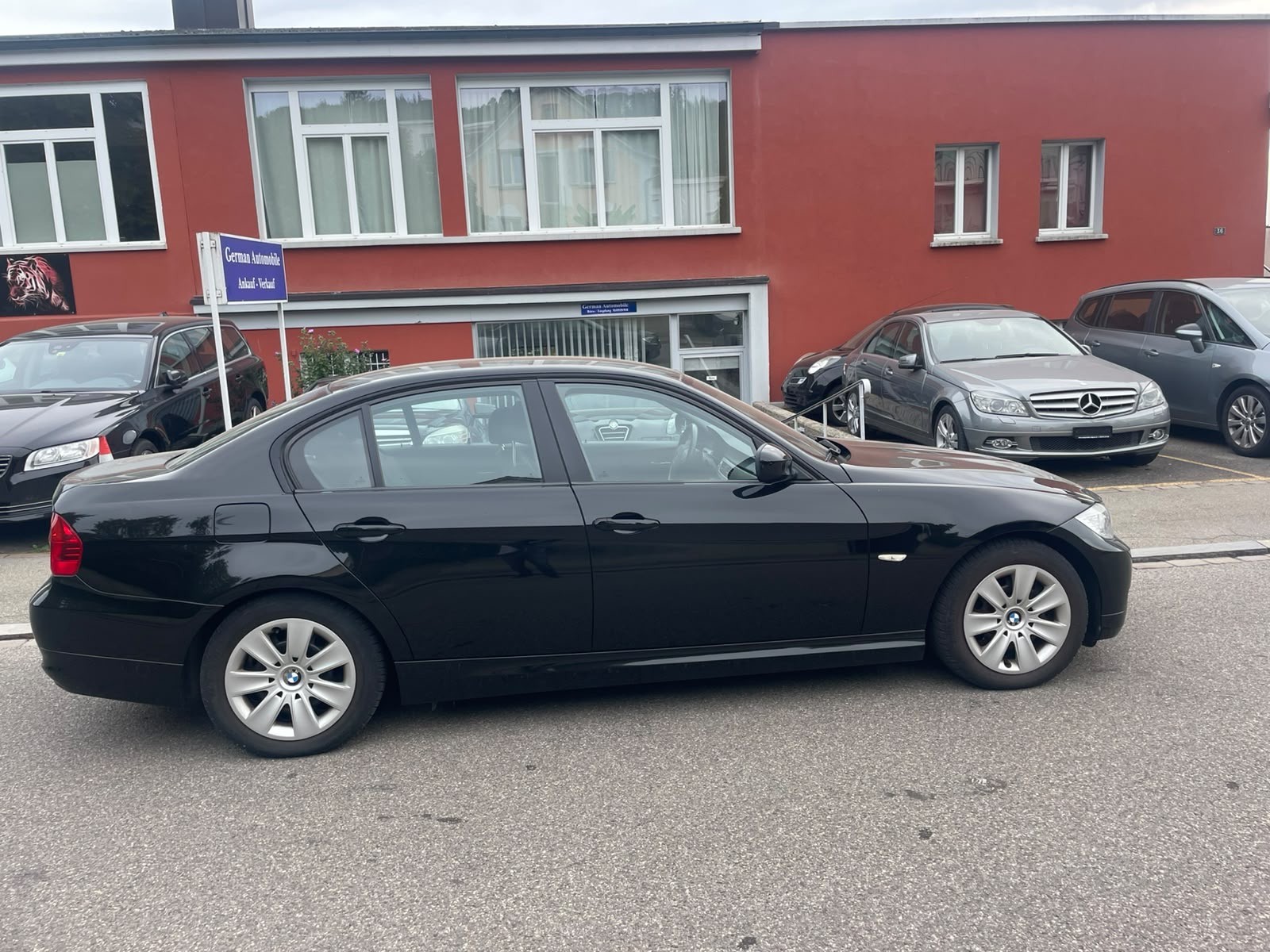 BMW 318i-image-5