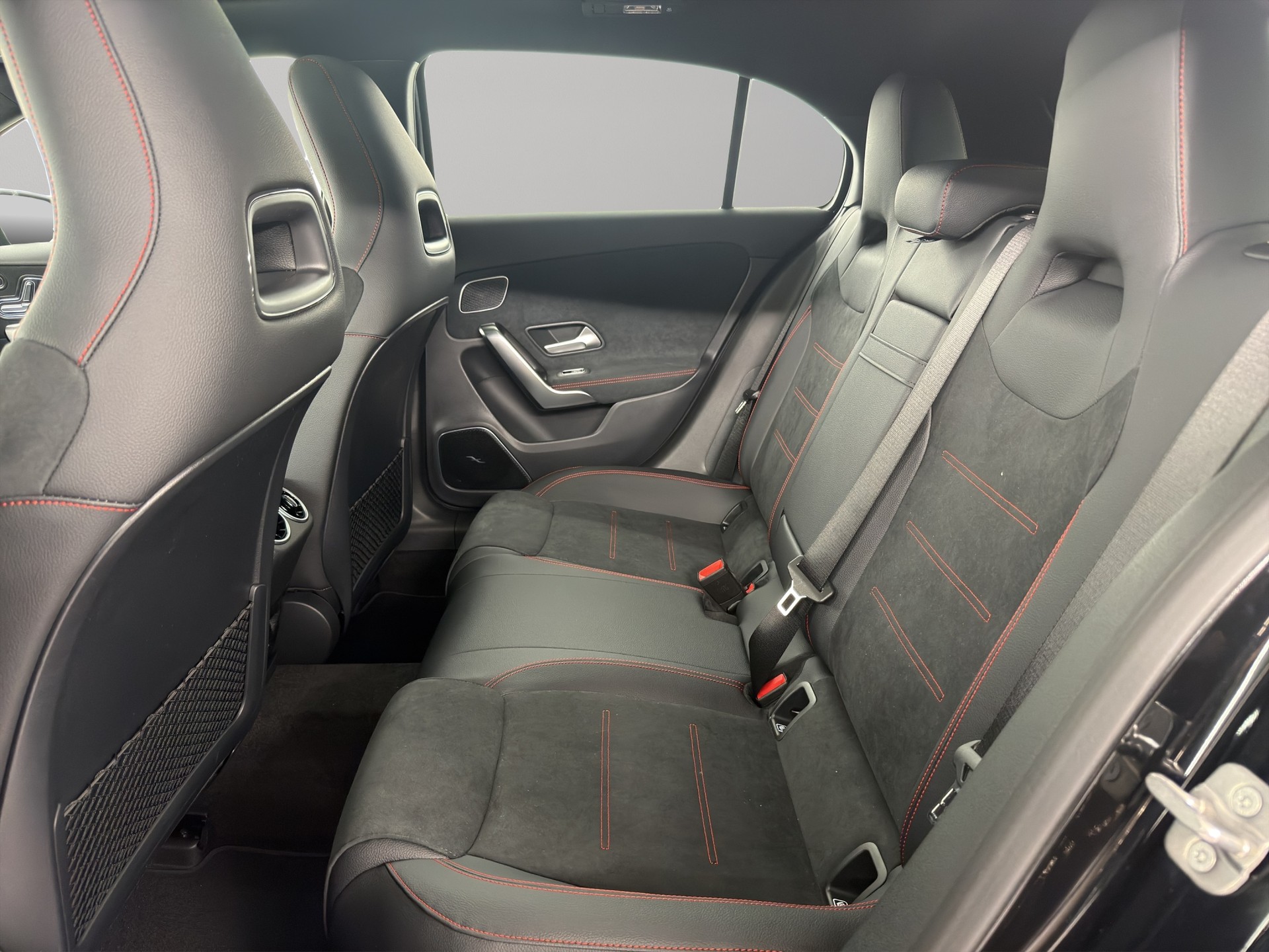 MERCEDES-BENZ A 250 AMG Line 4m-image-9