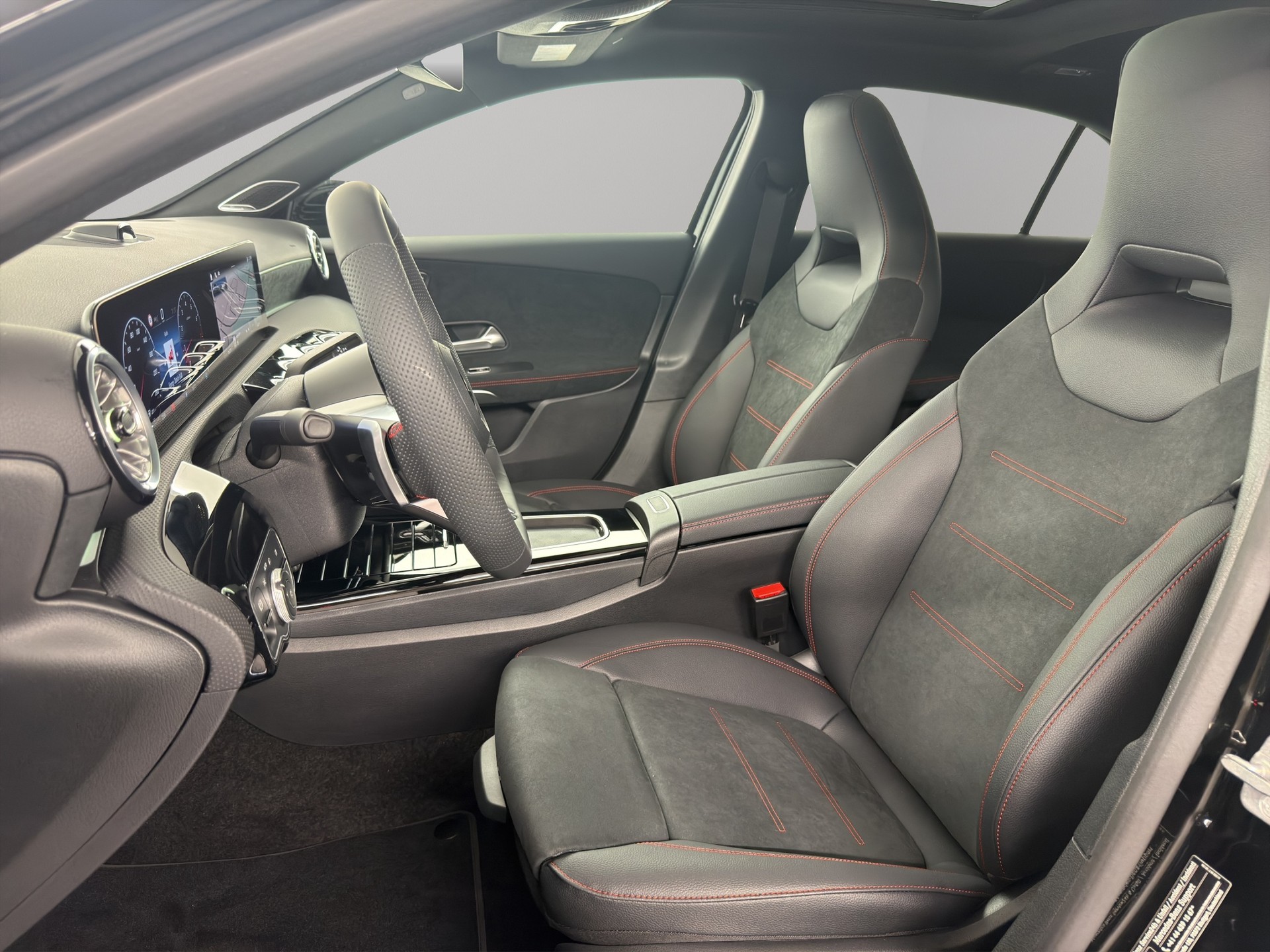 MERCEDES-BENZ A 250 AMG Line 4m-image-8