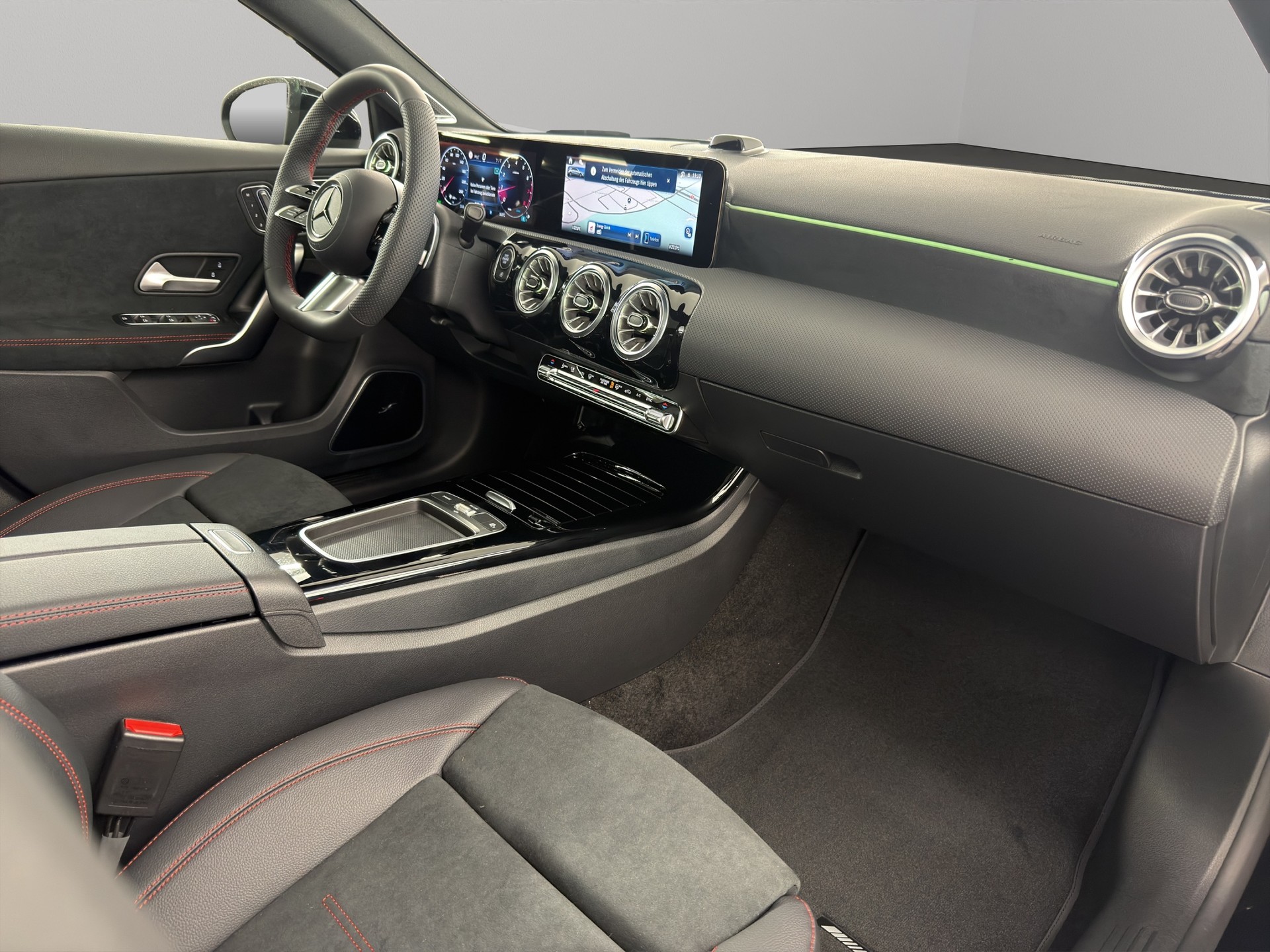 MERCEDES-BENZ A 250 AMG Line 4m-image-12