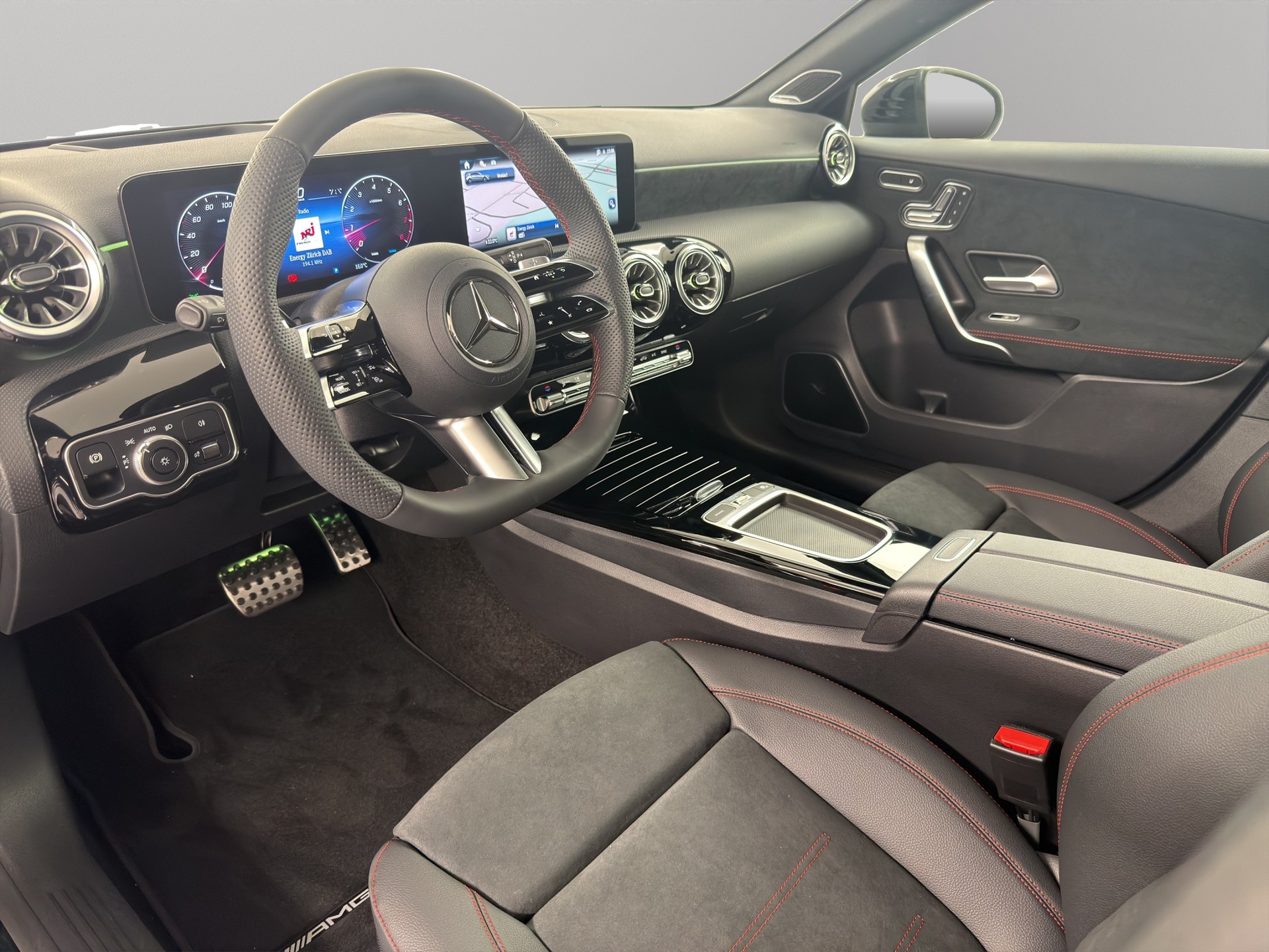 MERCEDES-BENZ A 250 AMG Line 4m-image-11