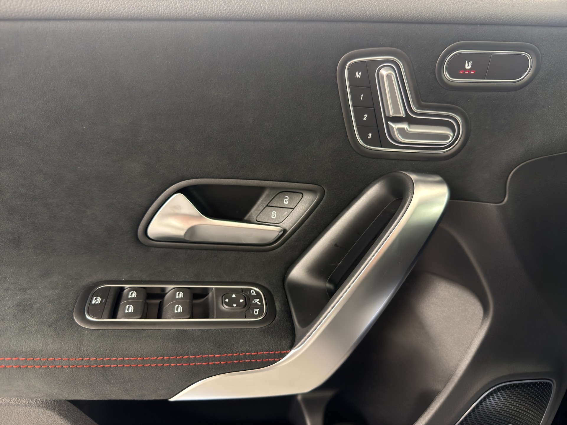 MERCEDES-BENZ A 250 AMG Line 4m-image-14