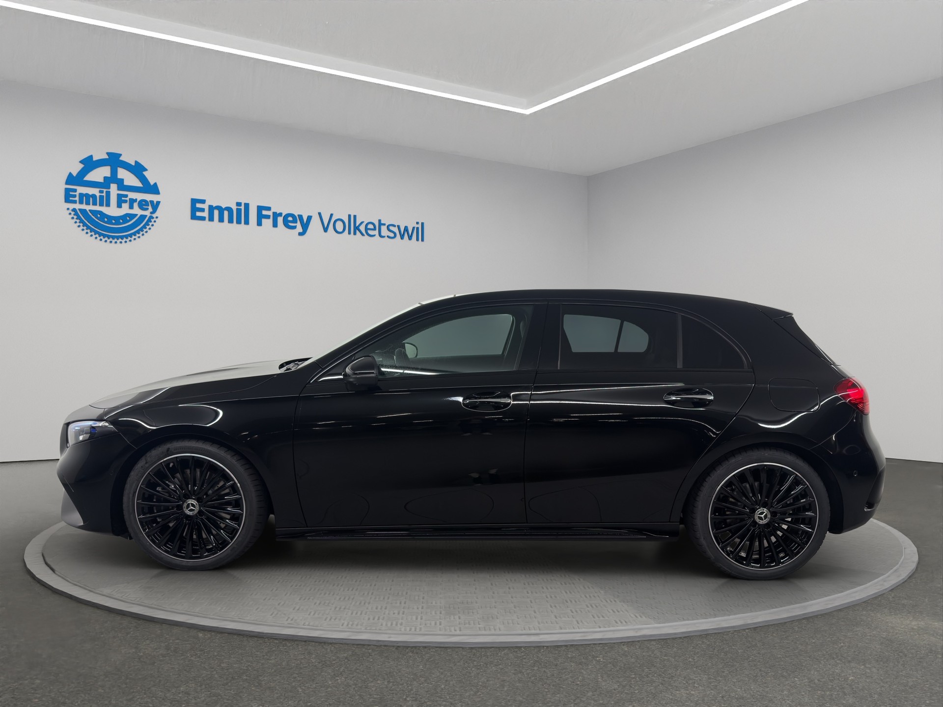 MERCEDES-BENZ A 250 AMG Line 4m-showroom-element-1