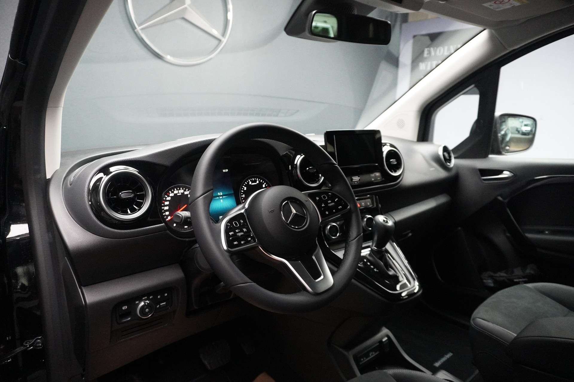 MERCEDES-BENZ EQT Standard-image-3