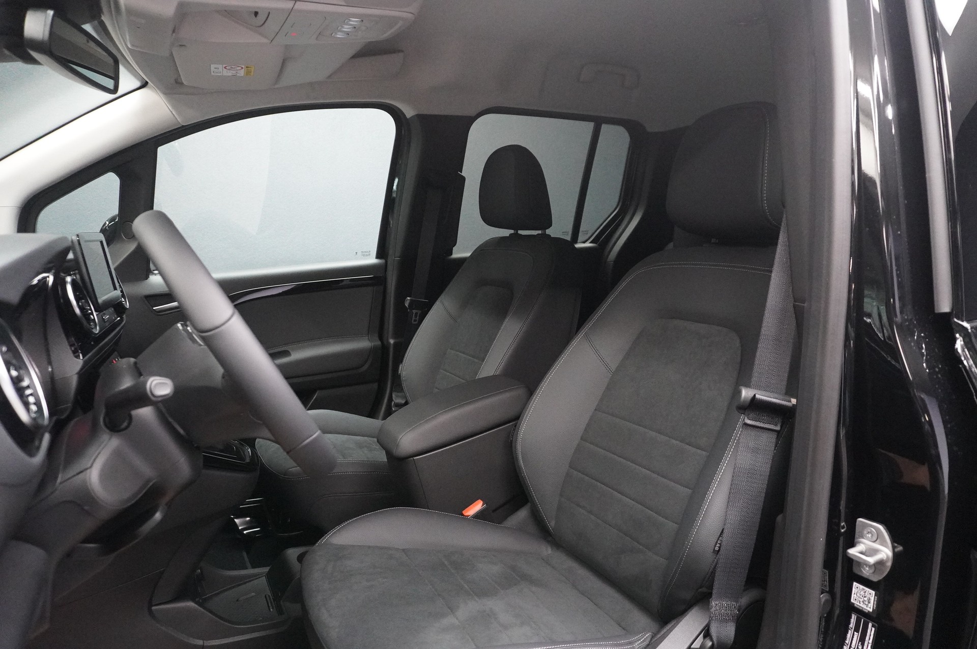 MERCEDES-BENZ EQT Standard-image-4