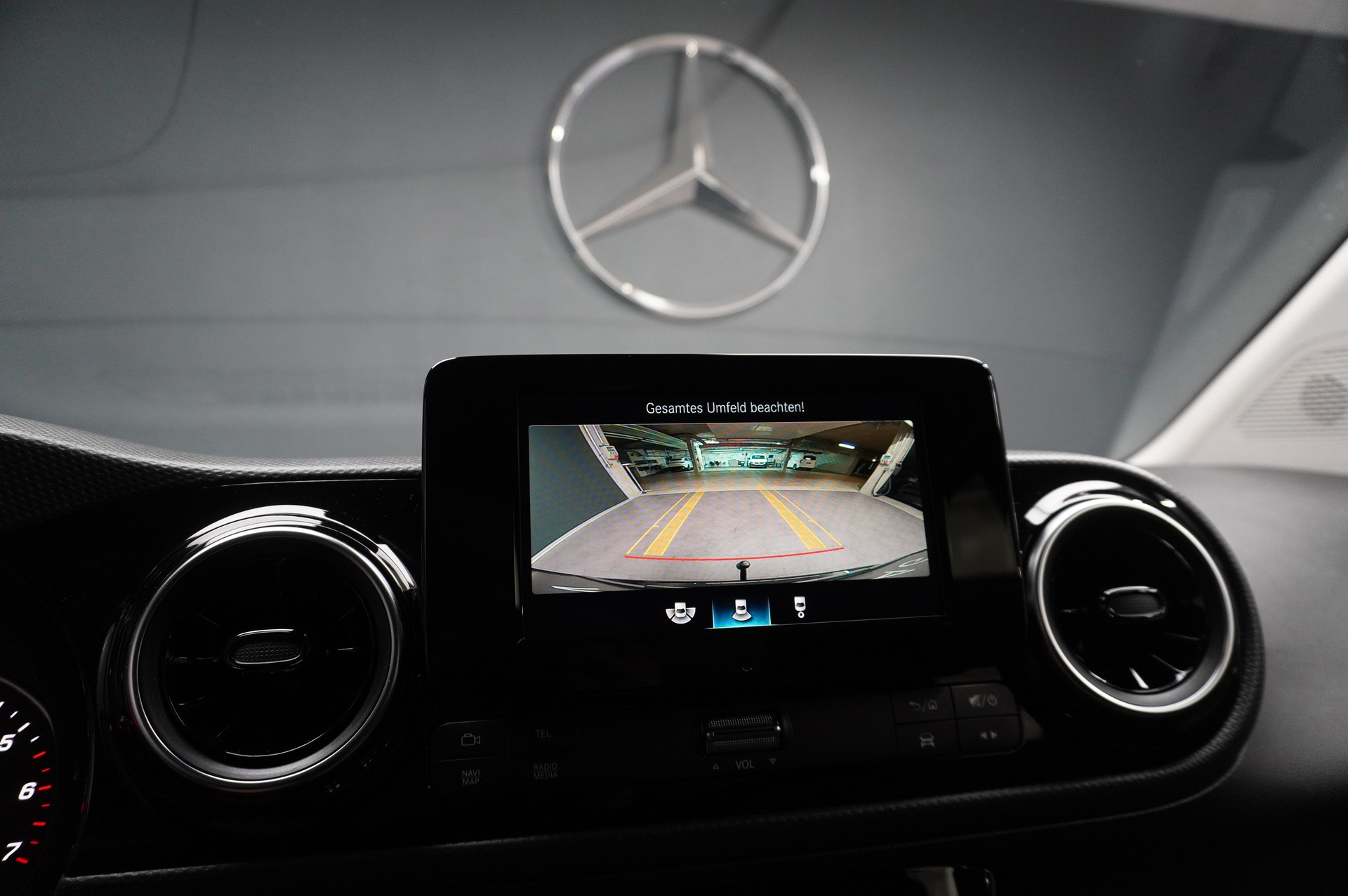 MERCEDES-BENZ EQT Standard-image-7