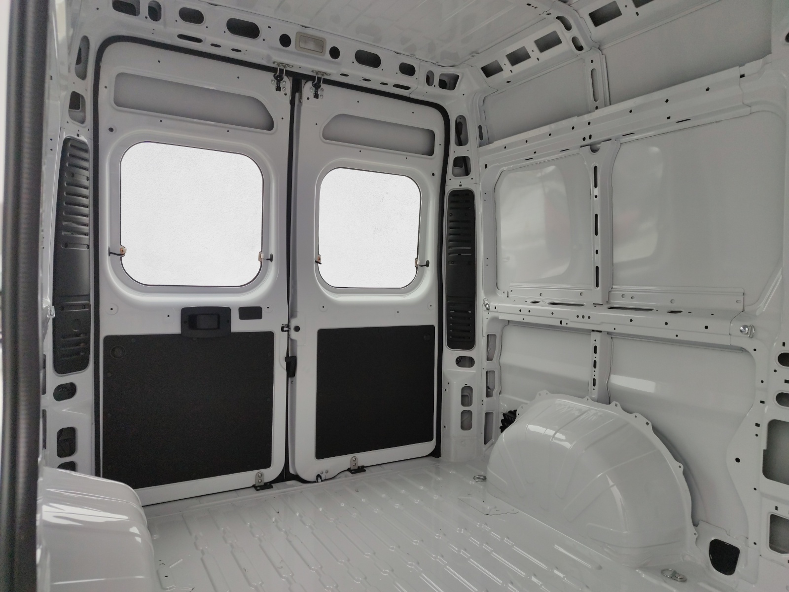 PEUGEOT Boxer Kaw. 333 L2H2 2.2 BlueHDi 140 S/S-image-12