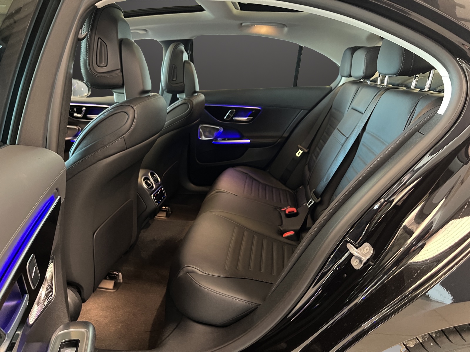 MERCEDES-BENZ C 300 4 Matic-image-11