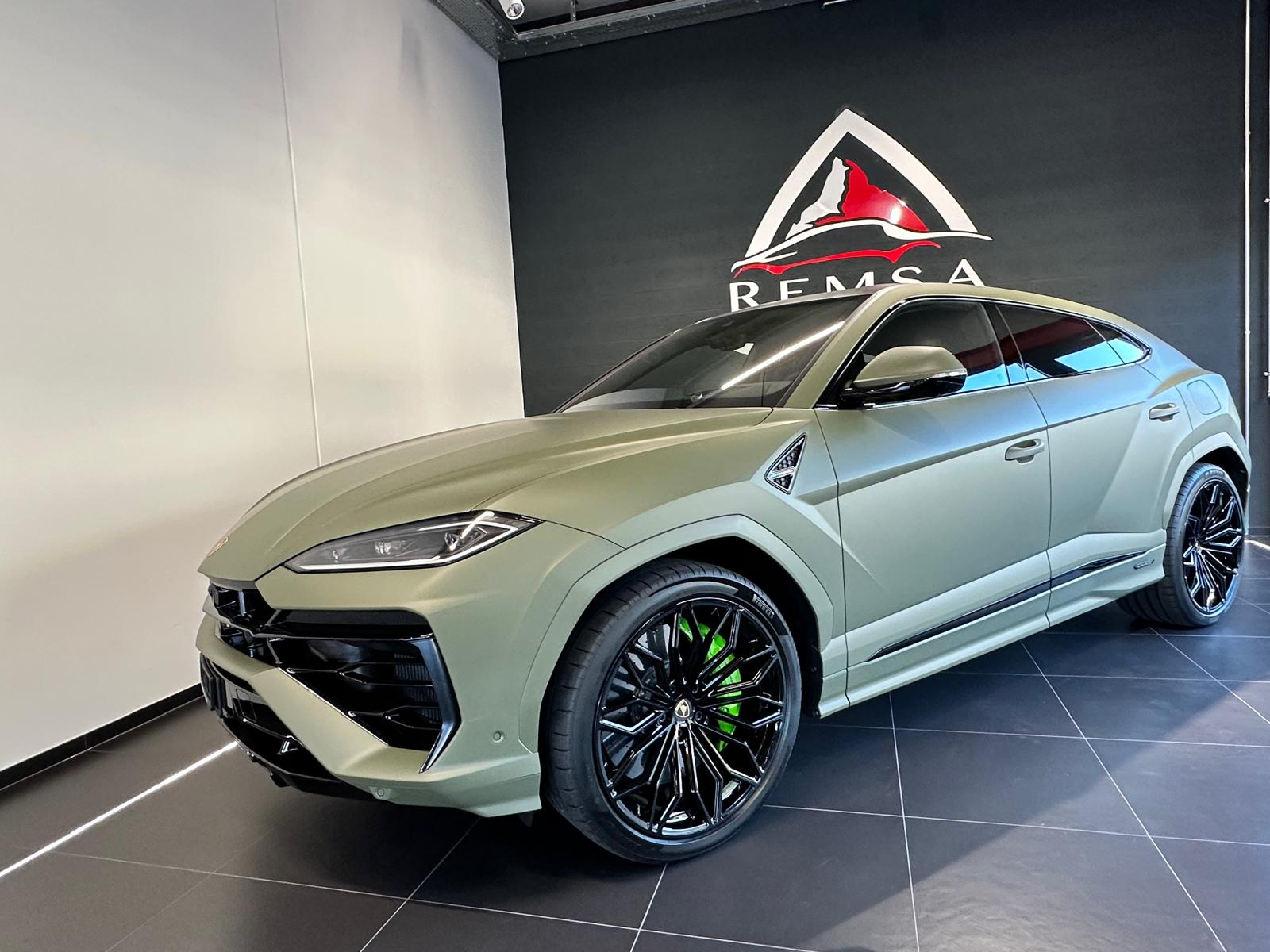 LAMBORGHINI URUS SE-image-2