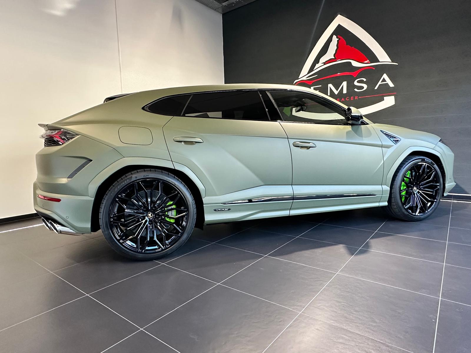 LAMBORGHINI URUS SE-image-9