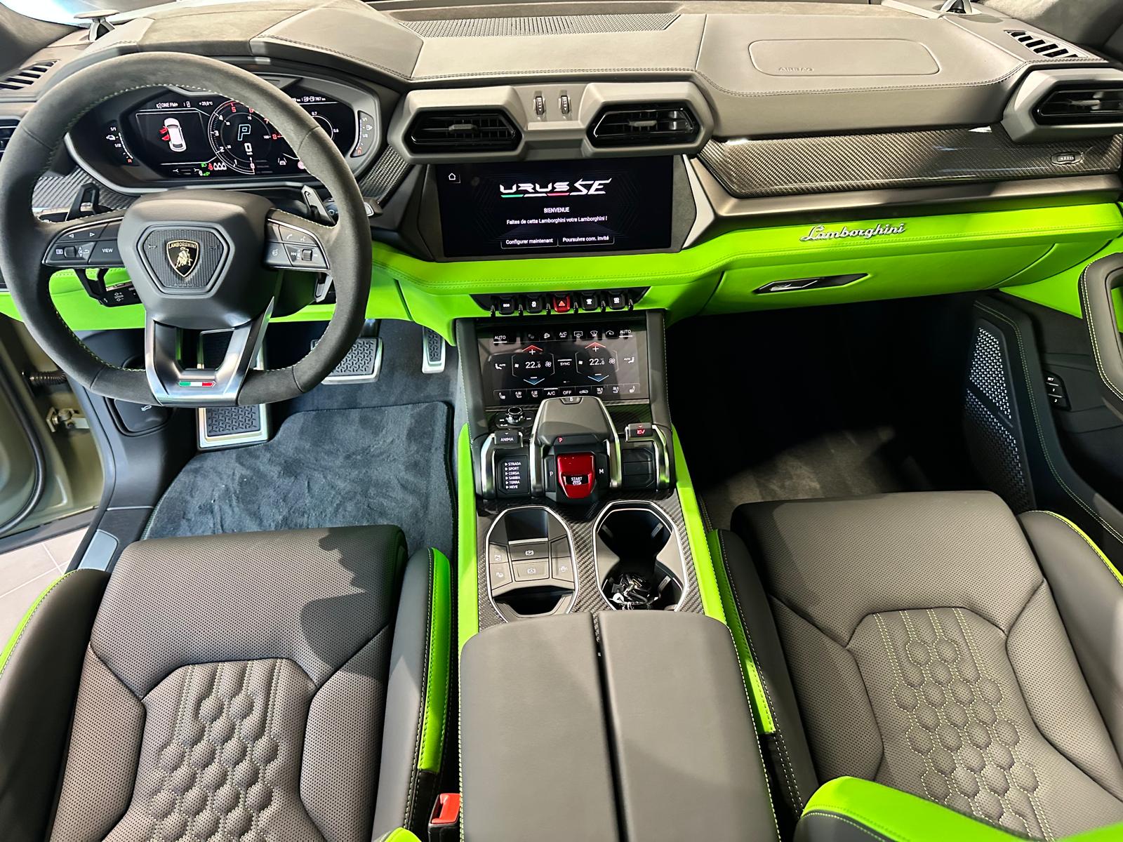 LAMBORGHINI URUS SE-image-12