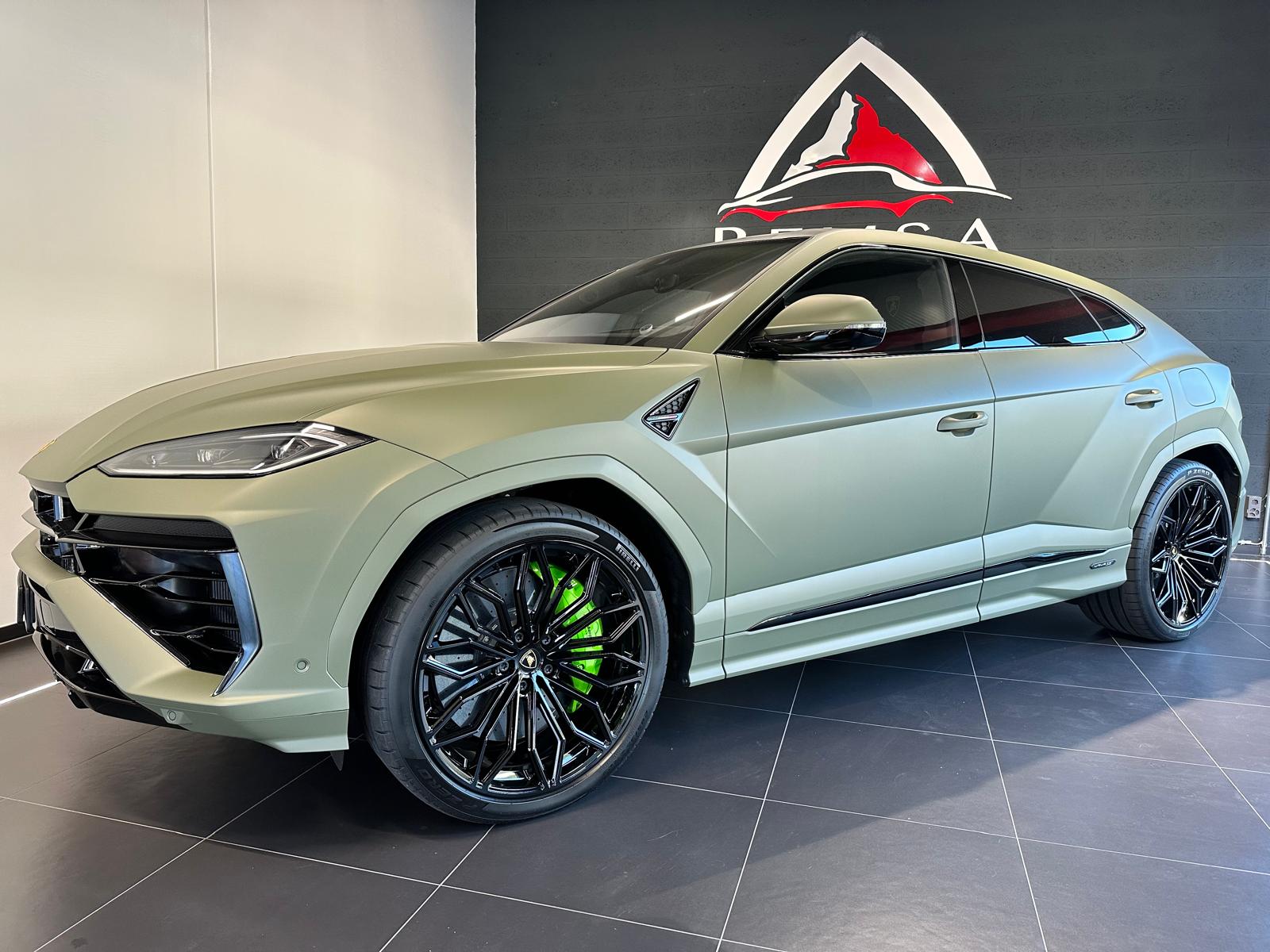 LAMBORGHINI URUS SE