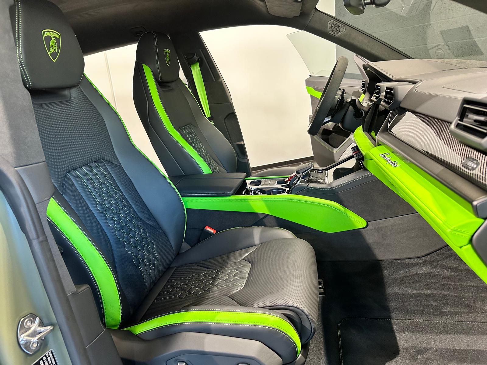 LAMBORGHINI URUS SE-image-13