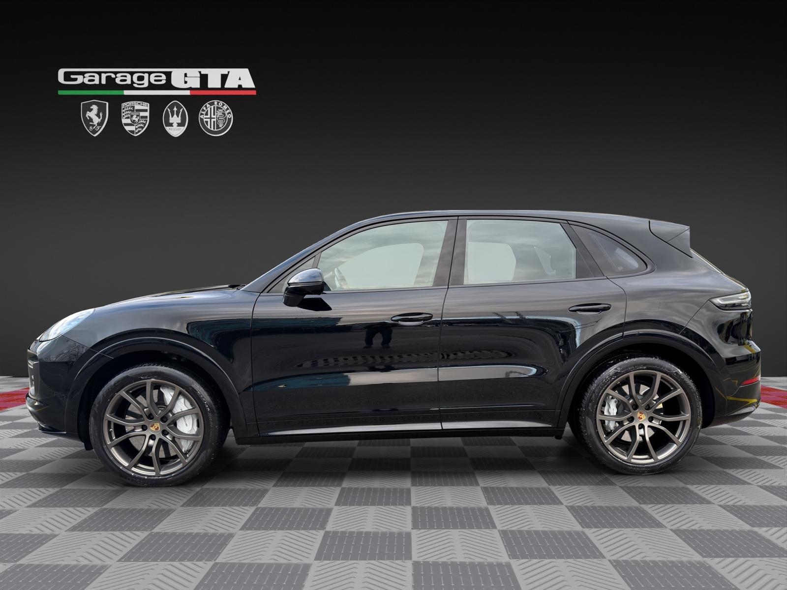 PORSCHE Cayenne Turbo-showroom-element-1