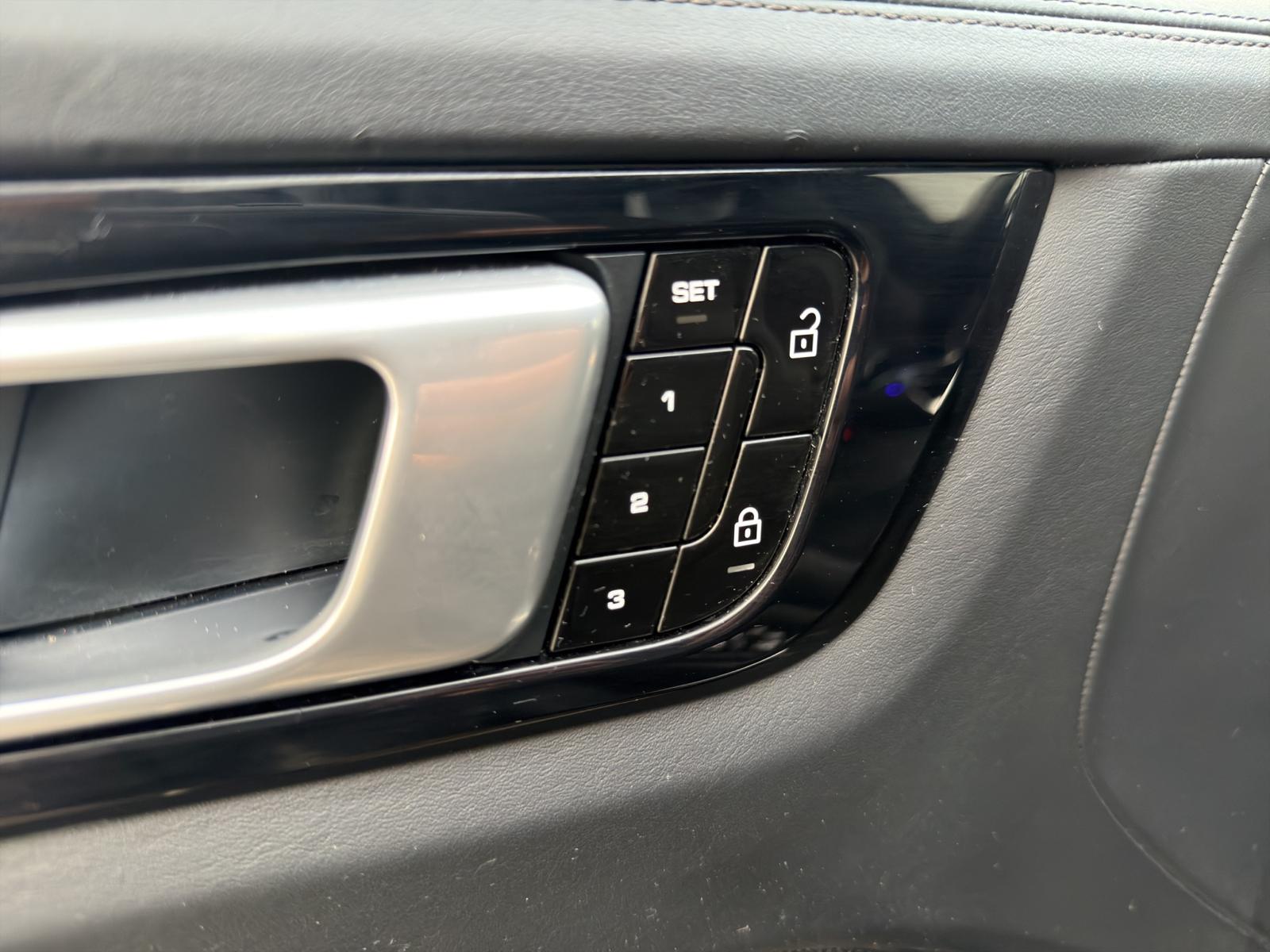 PORSCHE Cayenne Turbo-image-14