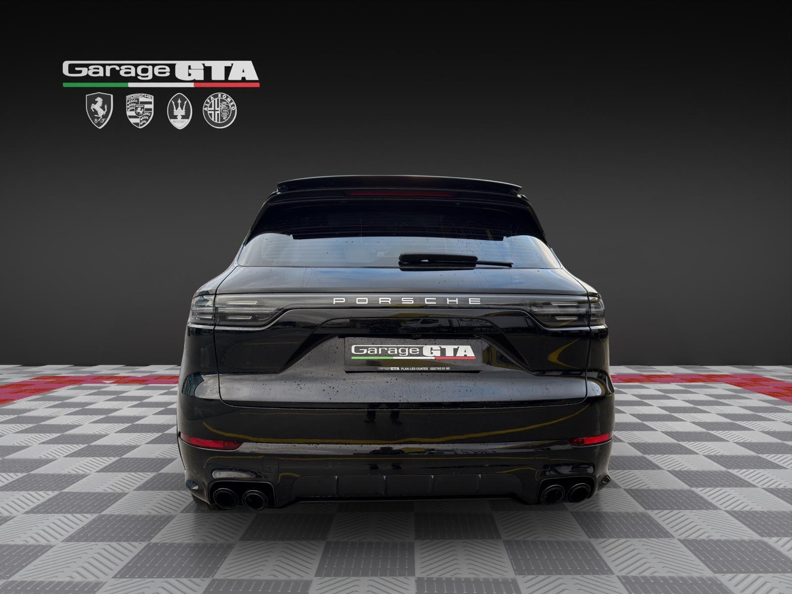 PORSCHE Cayenne Turbo-showroom-element-3