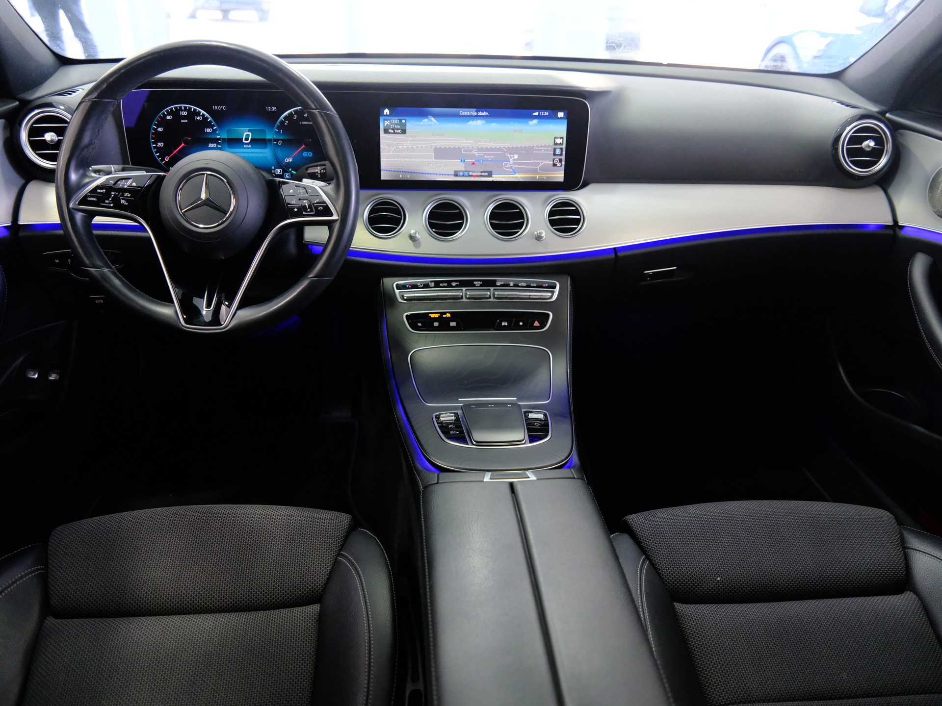 MERCEDES-BENZ E 300 e 4Matic EQ Star 9G-Tronic-image-12