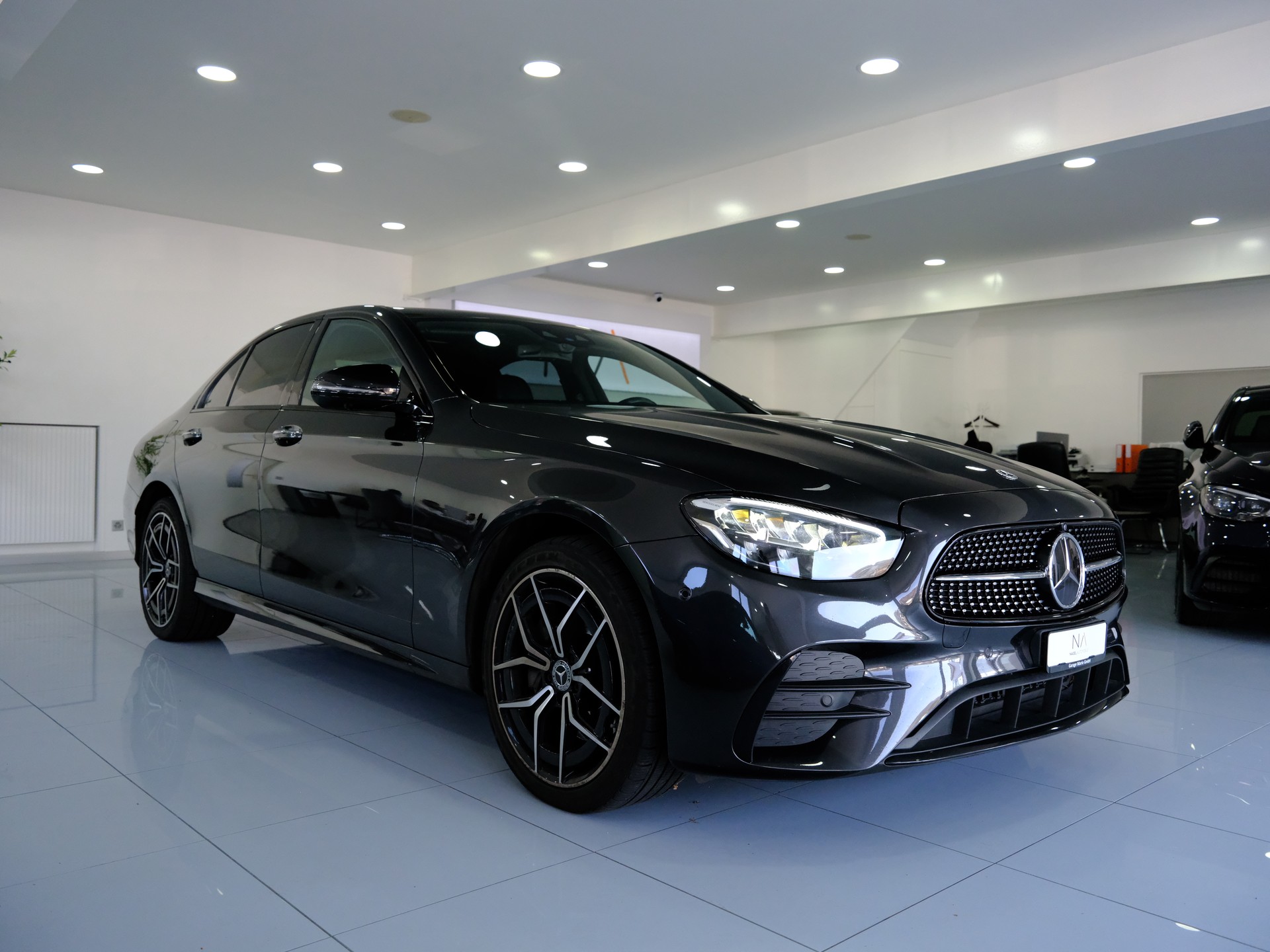 MERCEDES-BENZ E 300 e 4Matic EQ Star 9G-Tronic-showroom-element-1