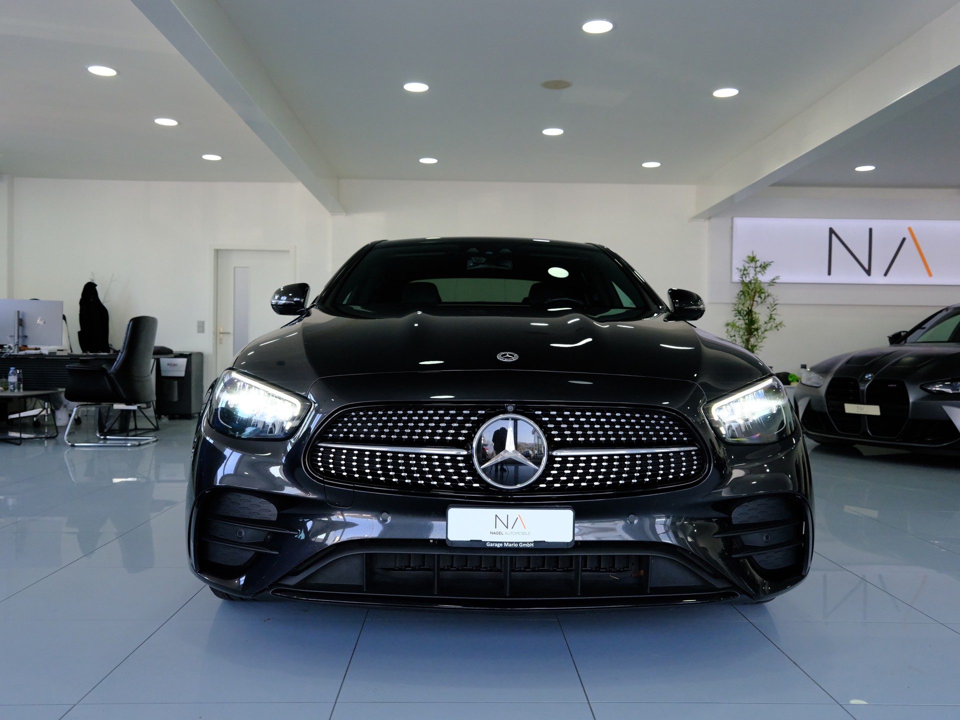 MERCEDES-BENZ E 300 e 4Matic EQ Star 9G-Tronic-showroom-element-2