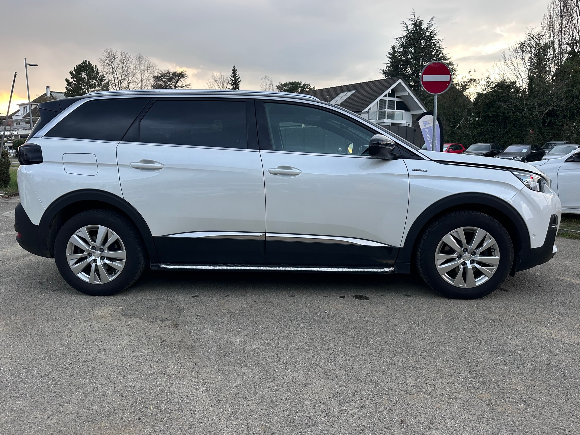 PEUGEOT 5008 1.5 BlueHDi GT Line EAT-image-3