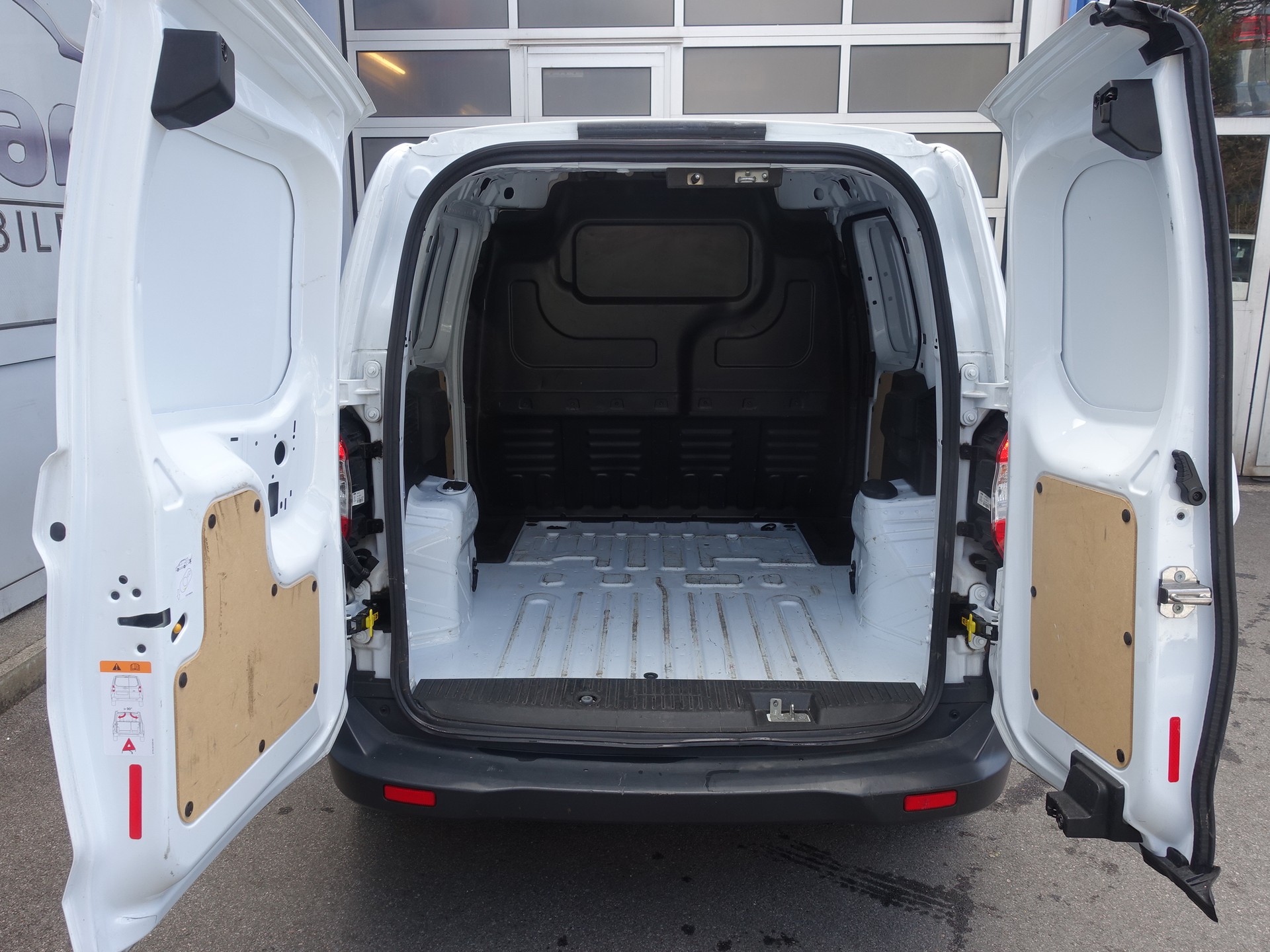 FORD Transit Courier Van 1.0 EcoBoost Ambiente-image-15