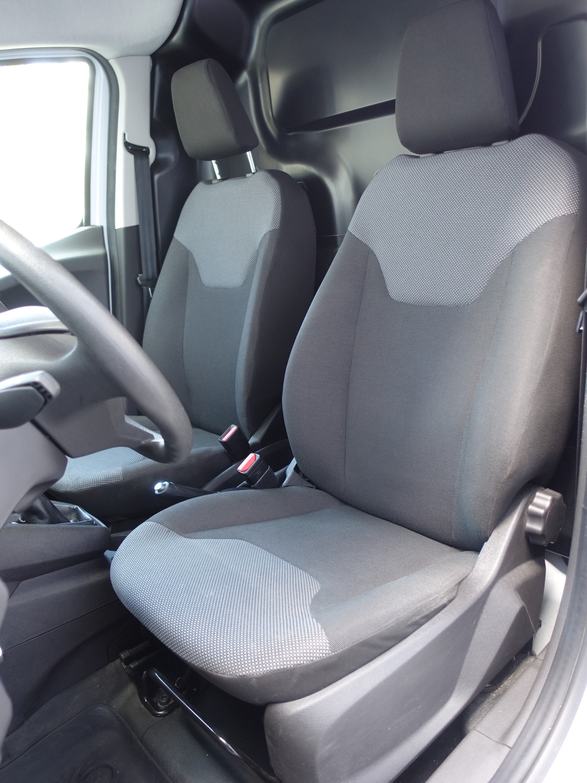 FORD Transit Courier Van 1.0 EcoBoost Ambiente-image-8