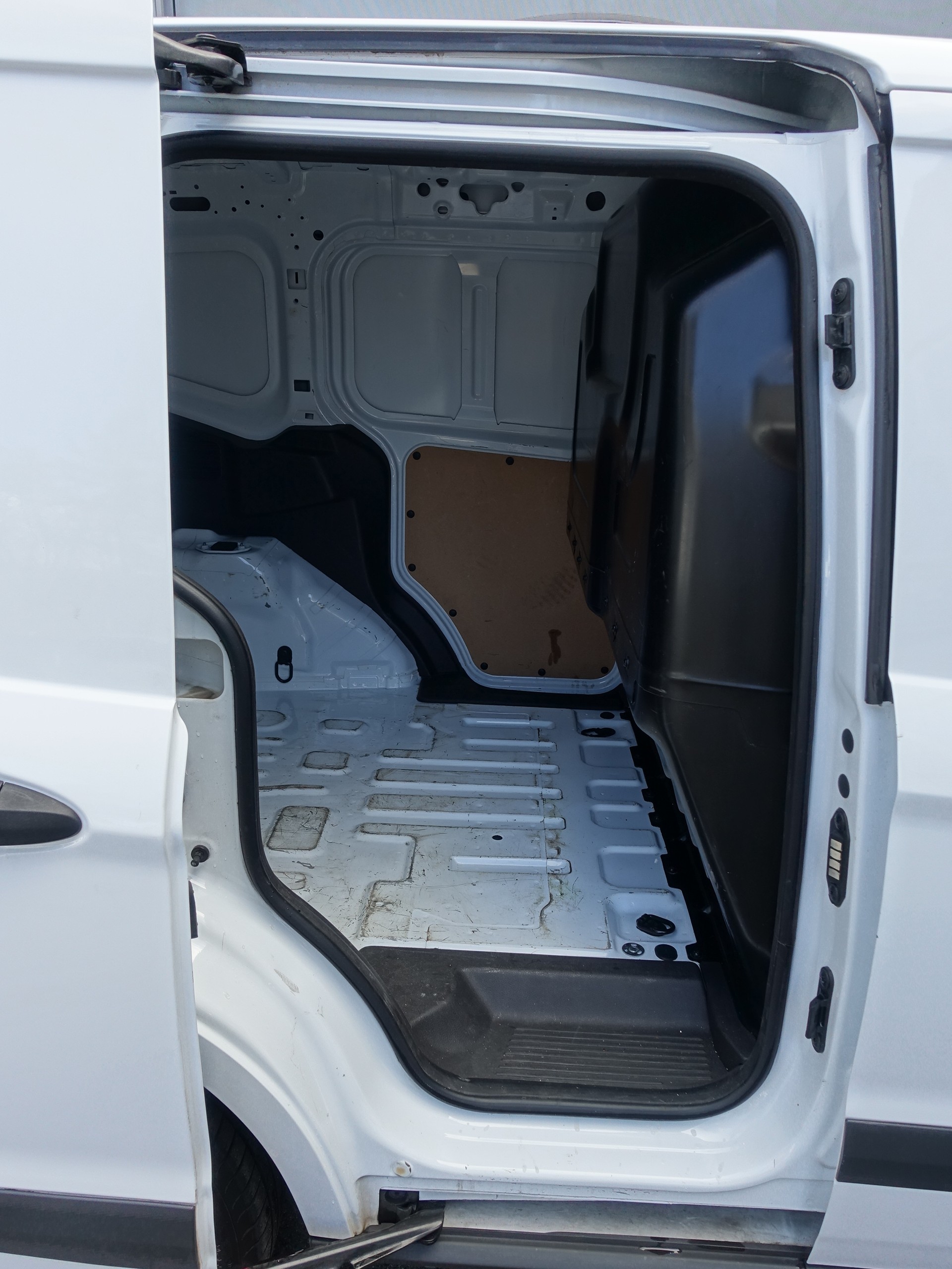 FORD Transit Courier Van 1.0 EcoBoost Ambiente-image-14