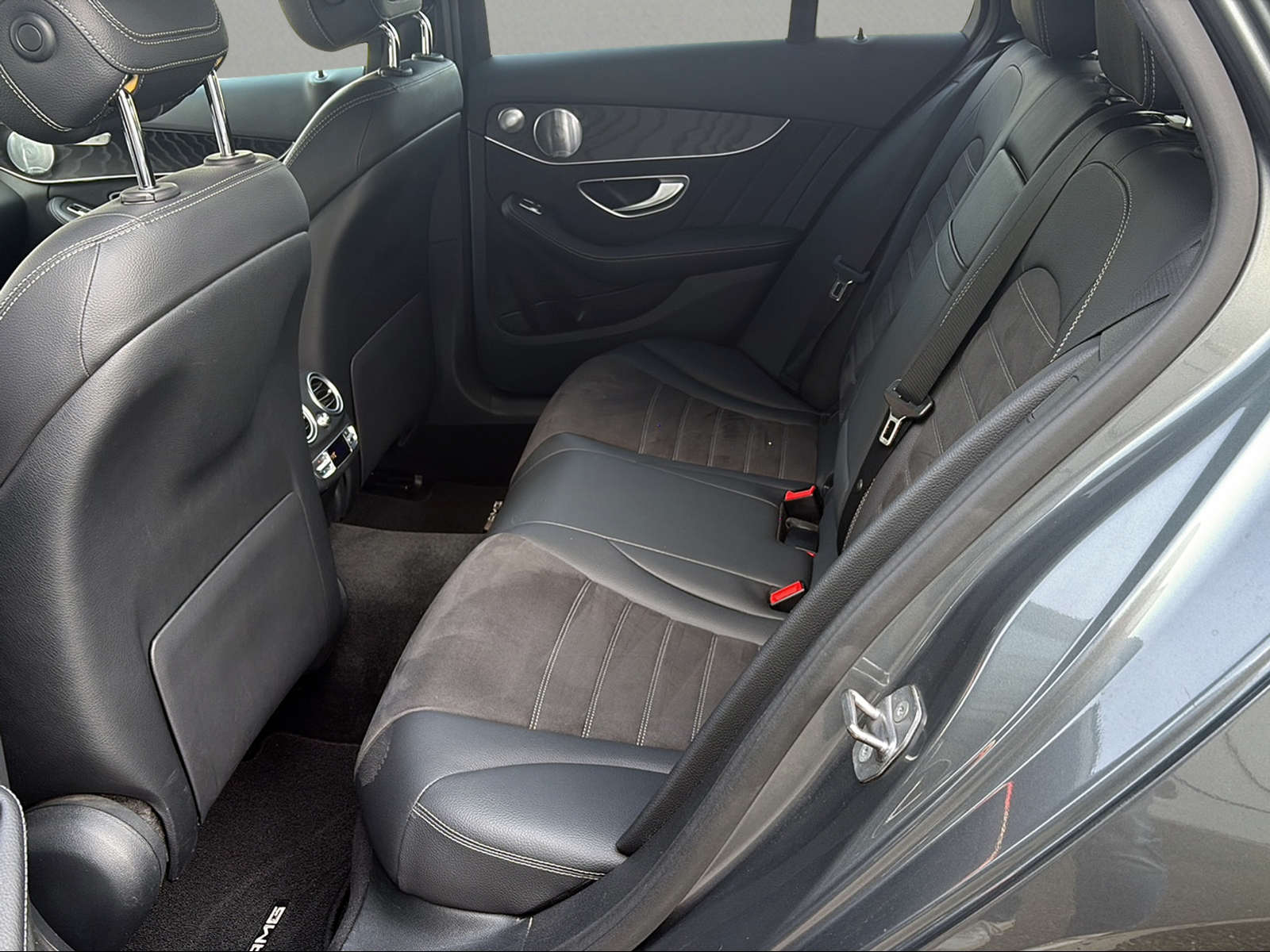 MERCEDES-BENZ C 220 d Swiss Star AMG Line 4M 9G-Tronic-image-6