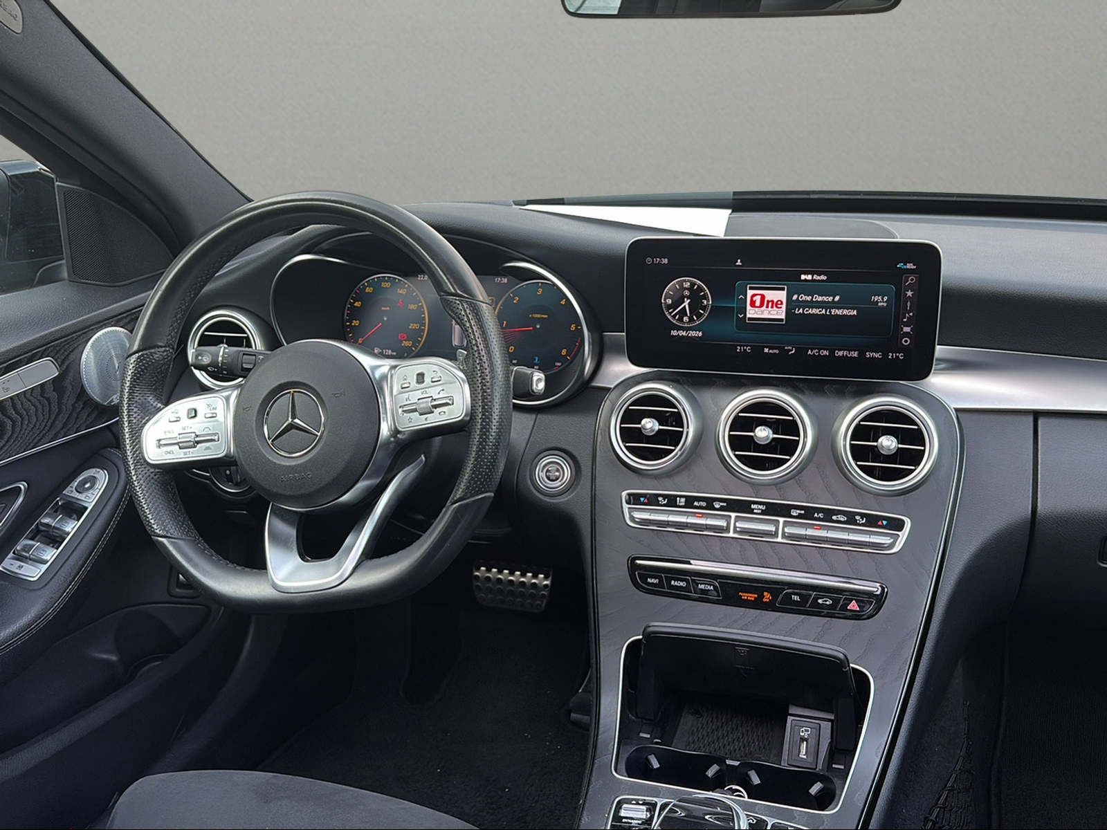MERCEDES-BENZ C 220 d Swiss Star AMG Line 4M 9G-Tronic-image-10