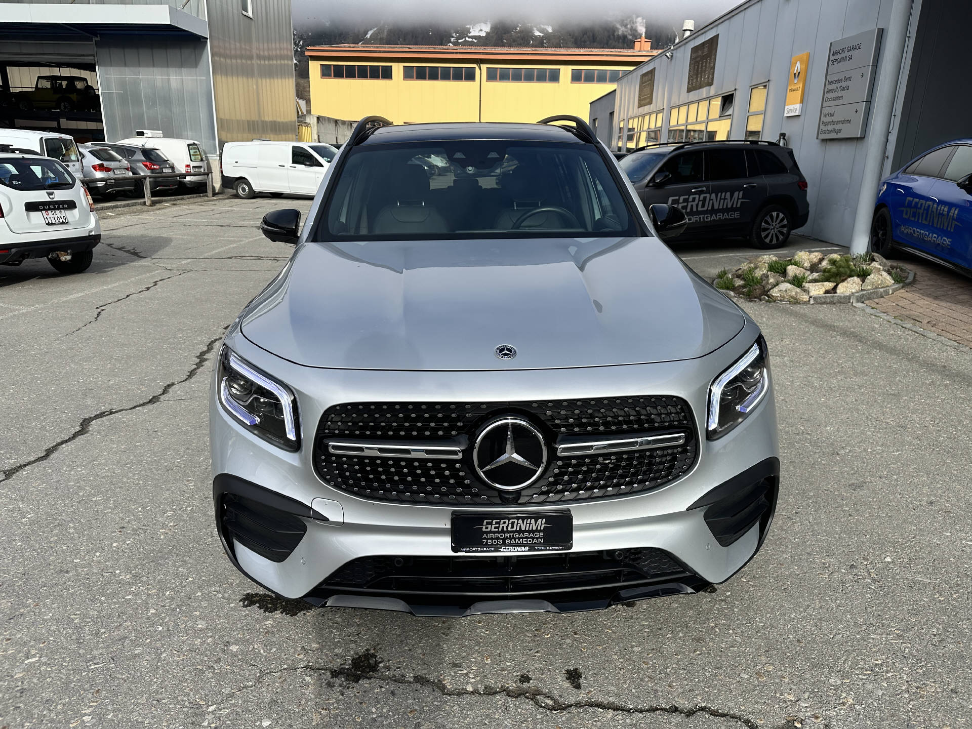 MERCEDES-BENZ GLB 250 AMG Line 4matic-showroom-element-3