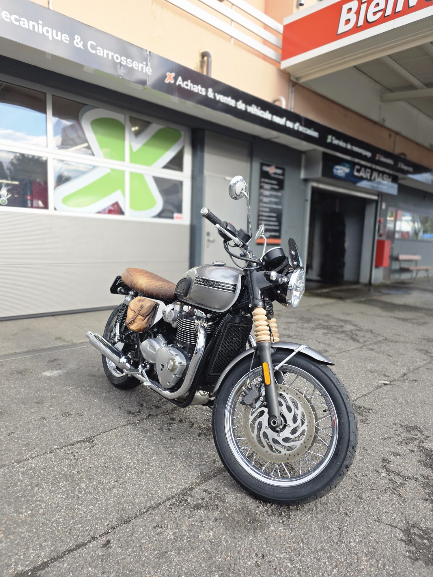 TRIUMPH Bonneville T120 Black-image-0