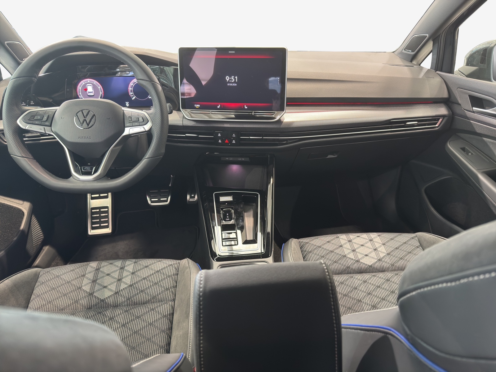 VW Golf 1.5 e TSI mHEV R-Line DSG-image-10
