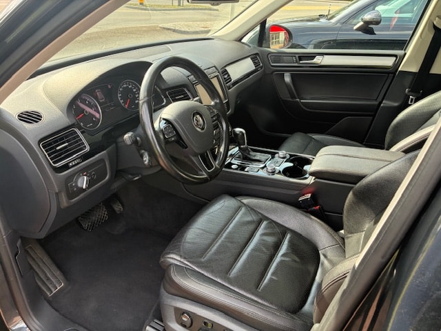 VW Touareg 3.0 TDI voll-image-8