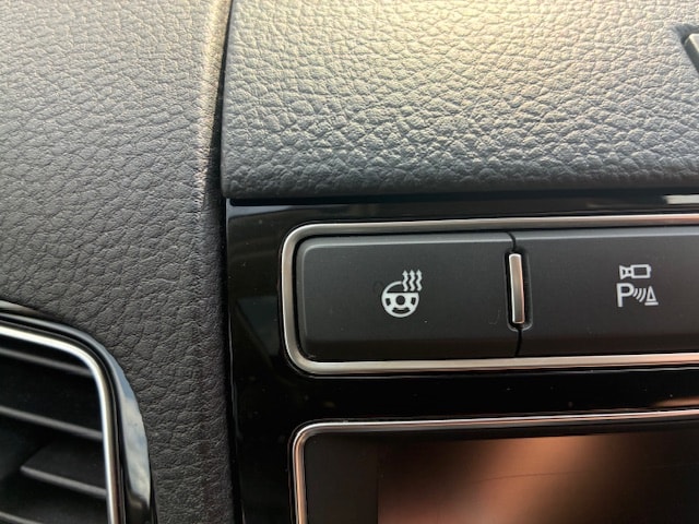 VW Touareg 3.0 TDI voll-image-10