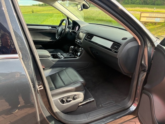 VW Touareg 3.0 TDI voll-image-4