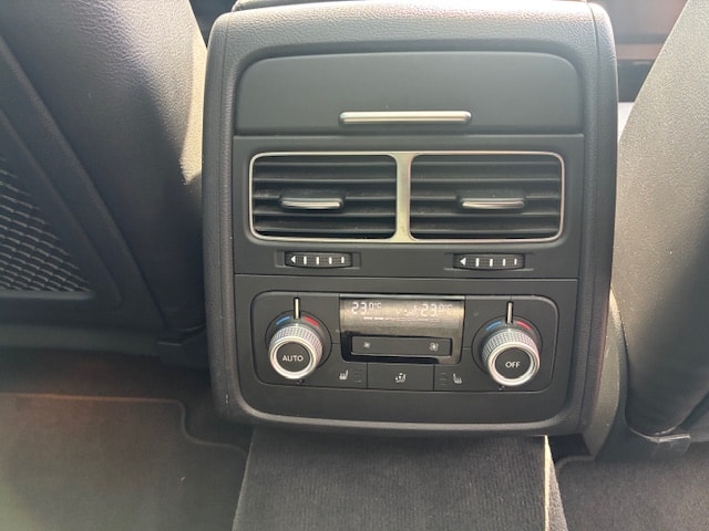 VW Touareg 3.0 TDI voll-image-6