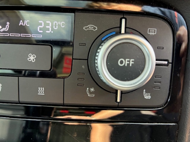 VW Touareg 3.0 TDI voll-image-11