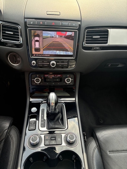 VW Touareg 3.0 TDI voll-image-9