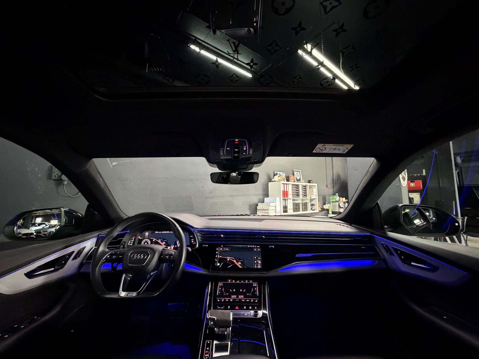 AUDI Q8 55 TFSI (RSQ8 Bodykit) All Black Performance quattro tiptronic *CH-Fahrzeug*-image-12
