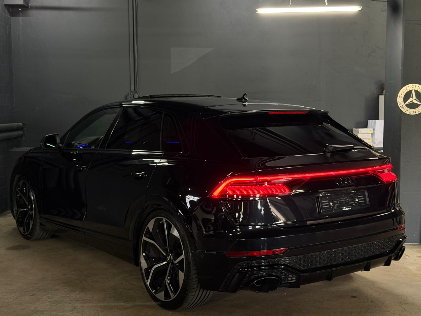 AUDI Q8 55 TFSI (RSQ8 Bodykit) All Black Performance quattro tiptronic *CH-Fahrzeug*-image-8