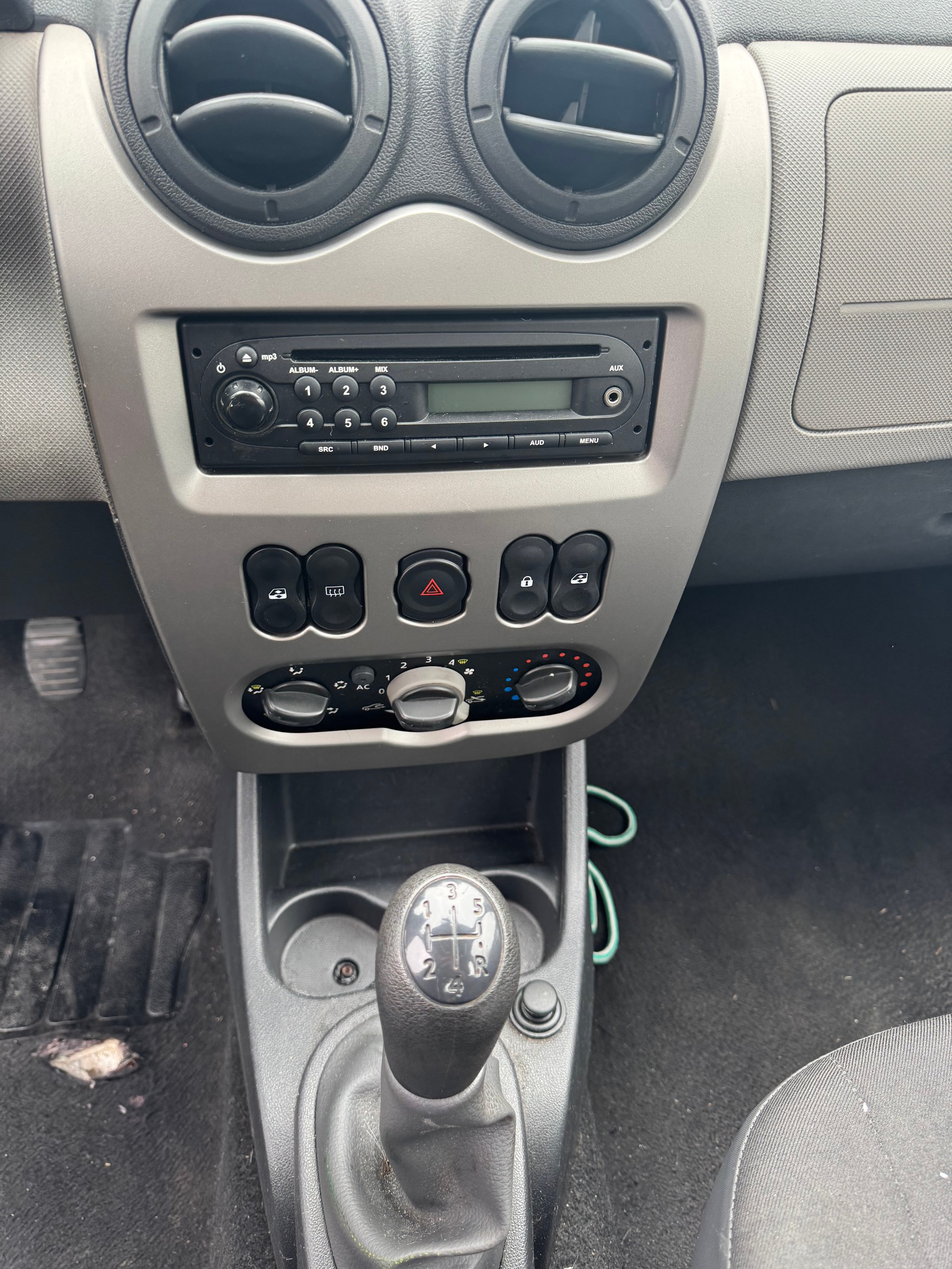 DACIA Sandero 1.6 Ambiance-image-8
