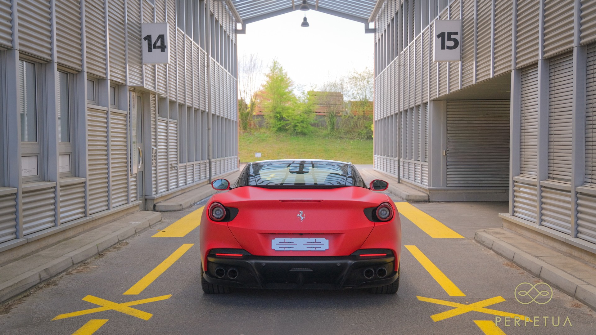 FERRARI M-image-1